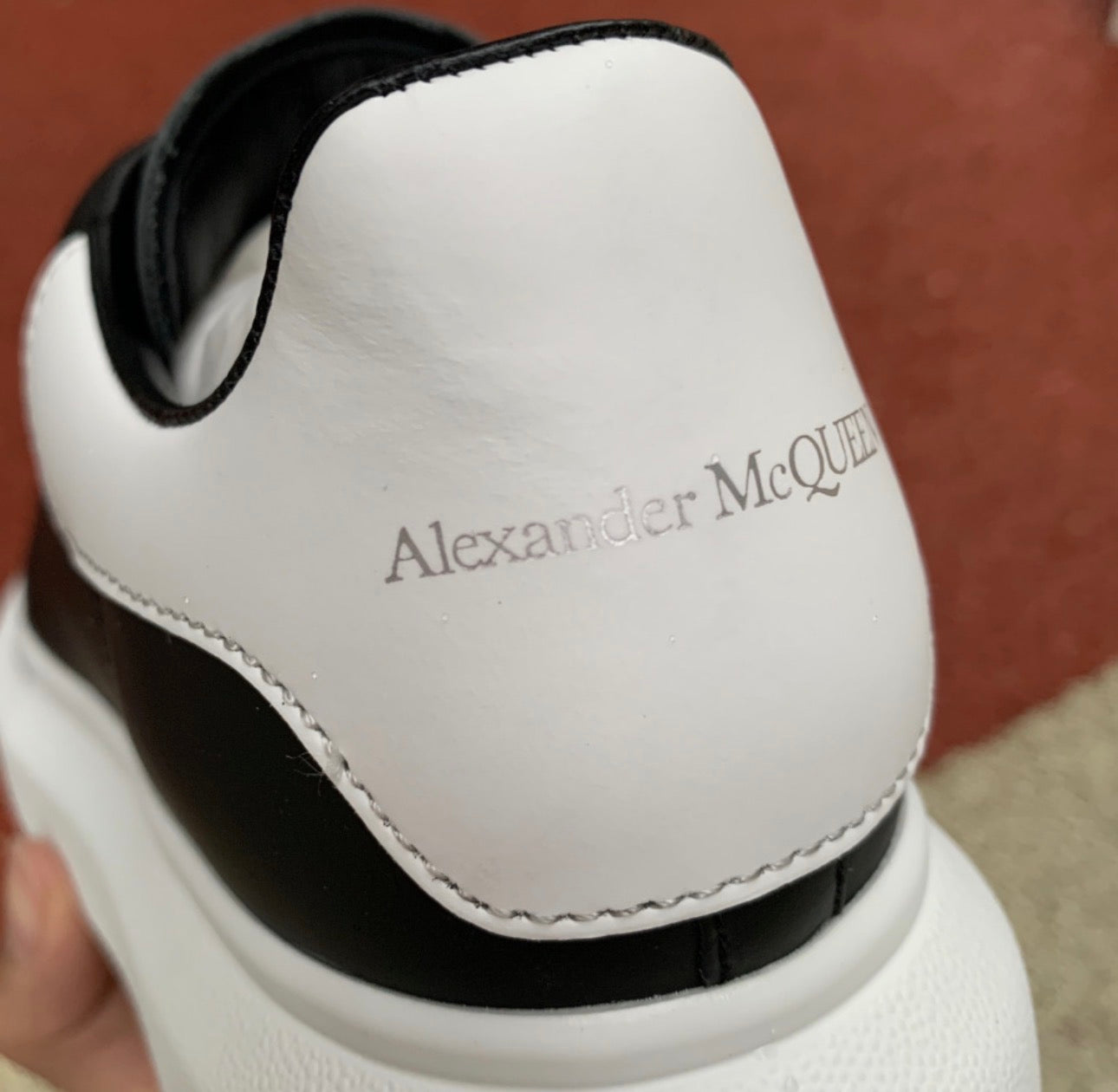 Alexander McQueen Blanco y Negro