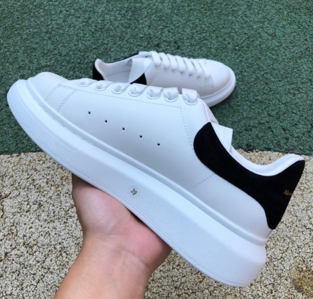 Alexander McQueen Negro y Blanco Gamuza