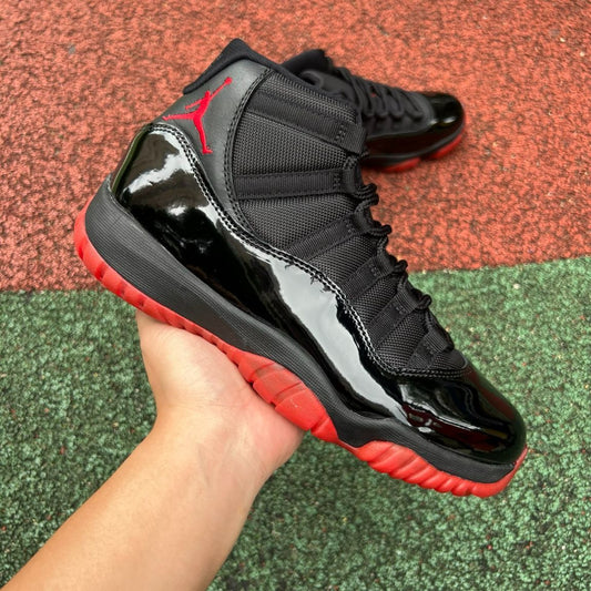 Jordan Retro 11 Negro y Roja