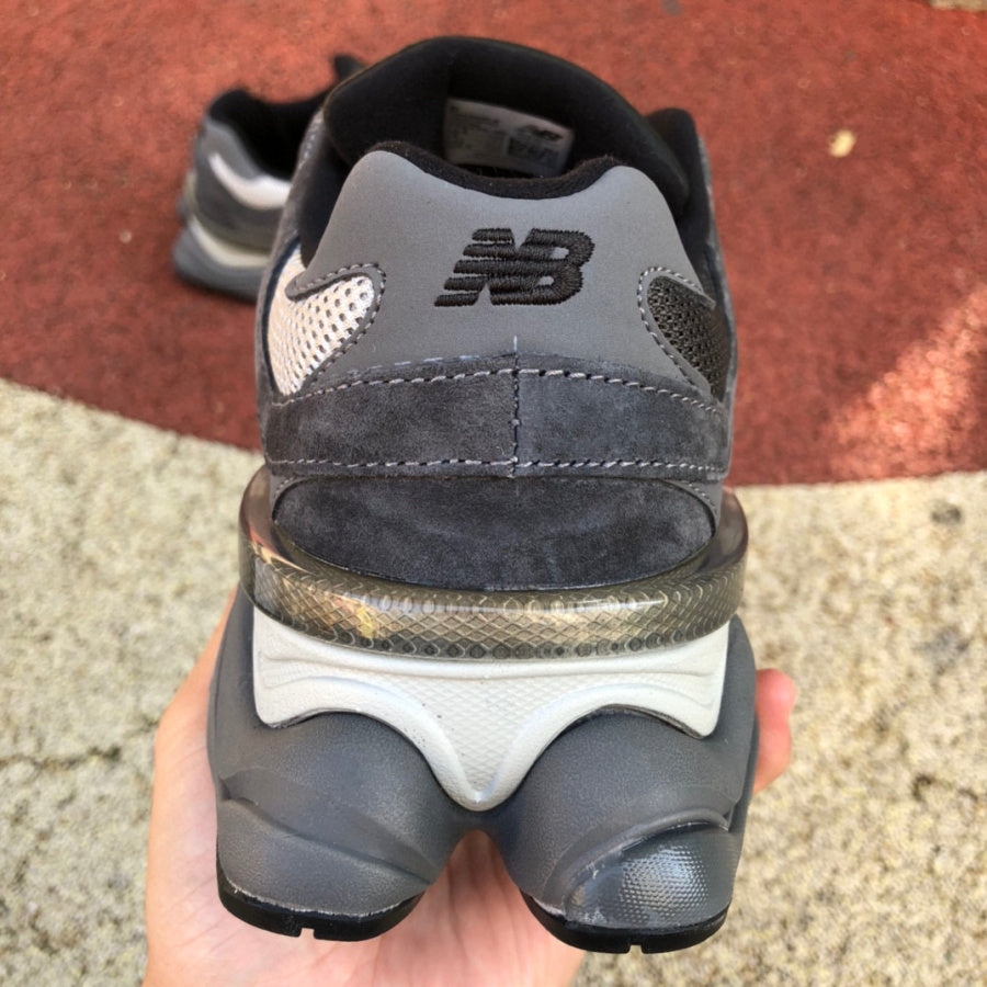 New Balance 9060 Negro y Gris