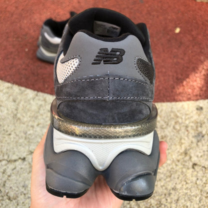 New Balance 9060 Negro y Gris