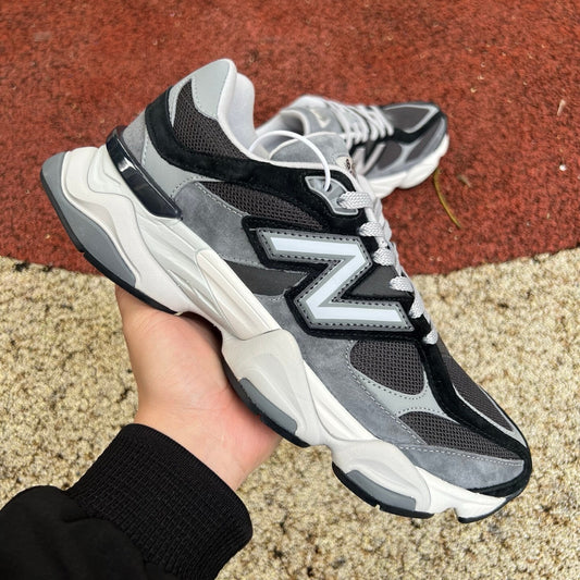 New Balance 9060 Gris y Negro