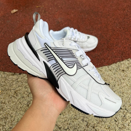 Nike V2K Run Blanco y Negro