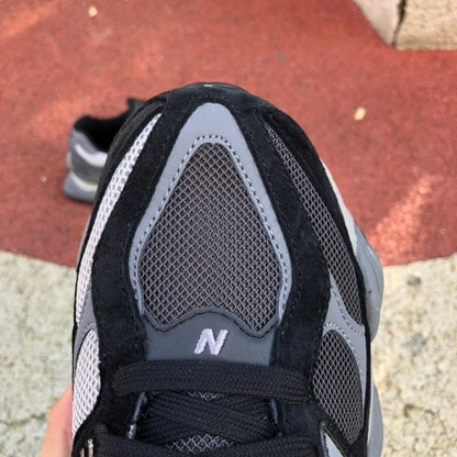 New Balance 9060 Negro y Gris