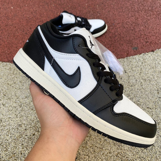 Jordan Retro 1 Low Panda