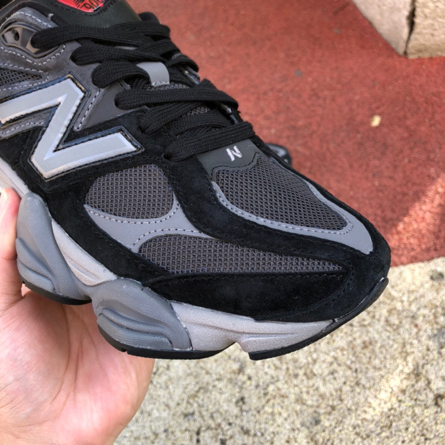 New Balance 9060 Negro y Gris