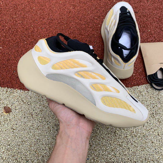 Yeezy 700 Beige
