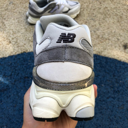 New Balance 9060 Gris Ratón