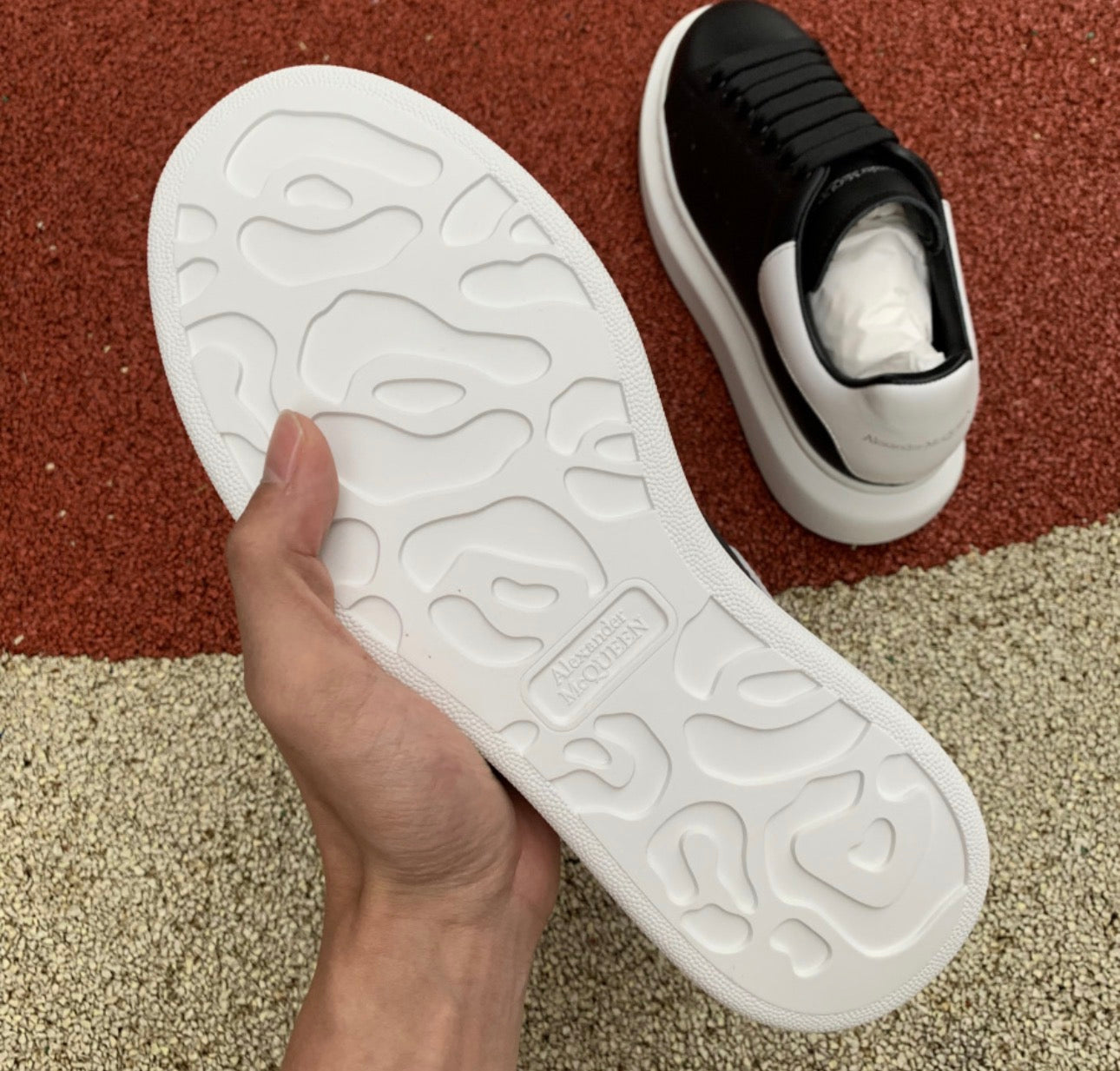 Alexander McQueen Blanco y Negro