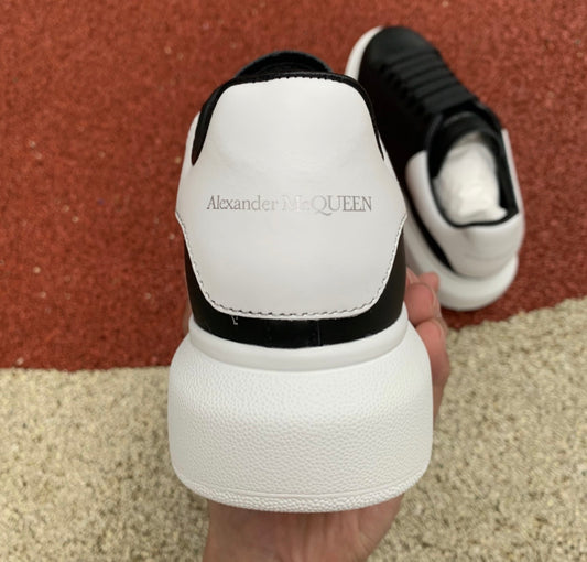 Alexander McQueen Blanco y Negro