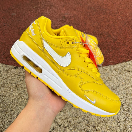 Air Max 87 x Supreme Amarillo
