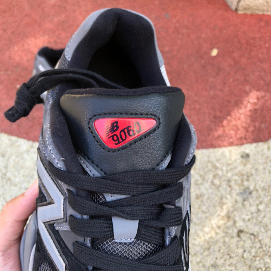 New Balance 9060 Negro y Gris