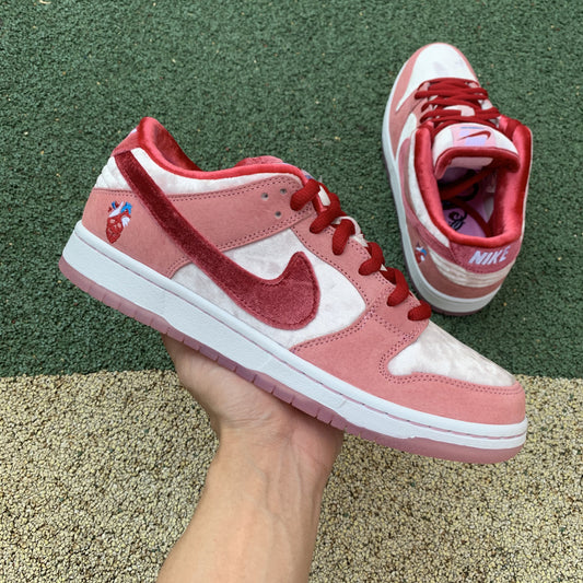 Nike Sb Dunk Strange Love